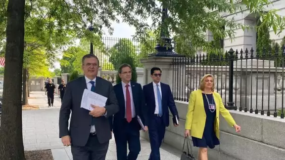 Marcelo Ebrard, acompañado del embajador Esteban Moctezuma en la Casa Blanca. Foto: @m_ebrard Marcelo Ebrard, acompañado del embajador Esteban Moctezuma en la Casa Blanca. Foto: @m_ebrard