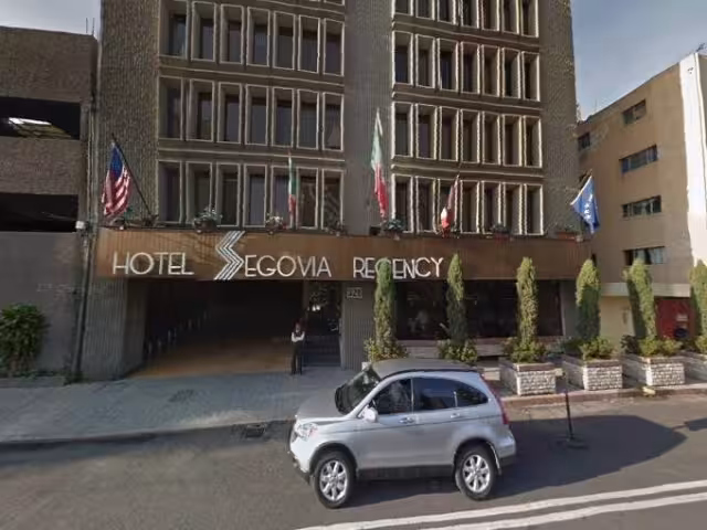 El hotel sufrió un incendio que provocó que los bomberos entraran en  acción