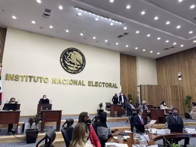 El INE continúa con el conteo de votos del ejercicio de Revocación de Mandato. Foto: INE