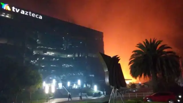 Los bomberos continúan luchando contra el fuego