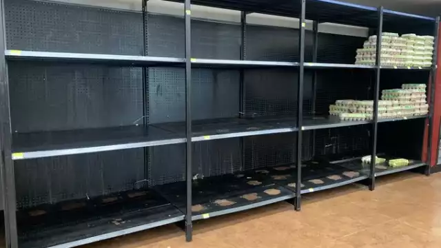 "Temporalmente agotado!", son los letreros que se leen en los supermercados