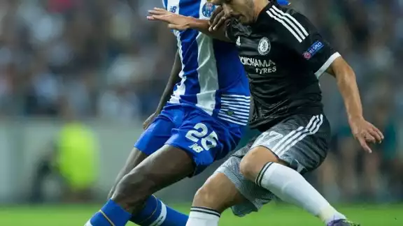 Jugadores de ambos equipos durante un encuentro previo