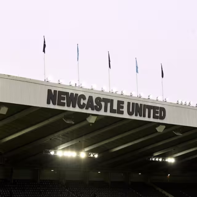 la fortuna de Mohammed bin Salman no sólo supera la riqueza de los dueños de los equipos de Inglaterra, sino del mundo