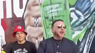 Mohamed firma mural en Toluca y lanza advertencia rumbo a la Concachampions