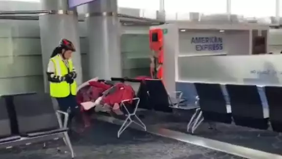 Reportan crisis sanitaria en aeropuerto de Colombia