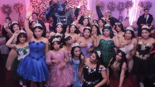 La quinceañeras festejaron en compañía de familiares y amigos