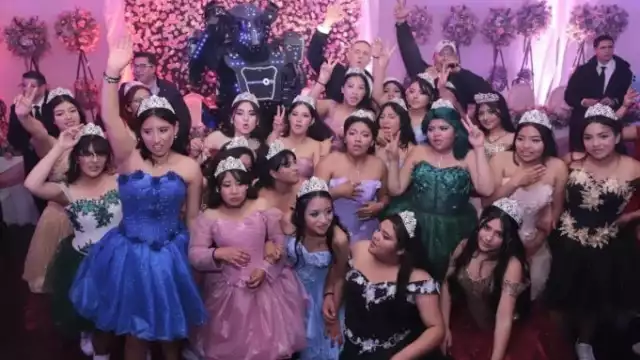 La quinceañeras festejaron en compañía de familiares y amigos