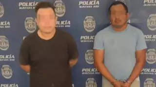 Elementos policiacos detienen a dos sujetos identificados como José Ricardo “N” y Carlos “N”
