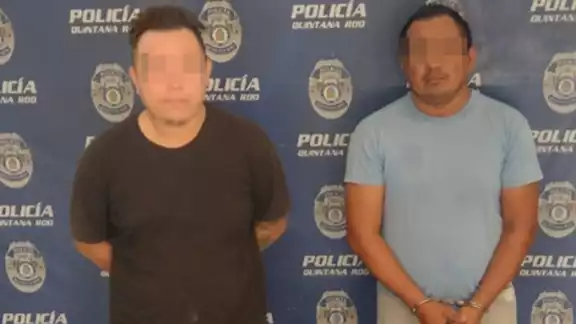 Elementos policiacos detienen a dos sujetos identificados como José Ricardo “N” y Carlos “N” Elementos policiacos detienen a dos sujetos identificados como José Ricardo “N” y Carlos “N”
