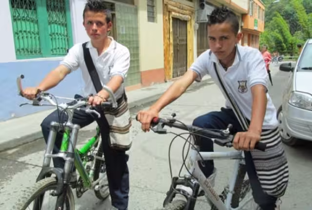 De acuerdo con la Redim, la mayoría de los estudiantes se transportan en bicicleta o a pie por lo que están expuestos