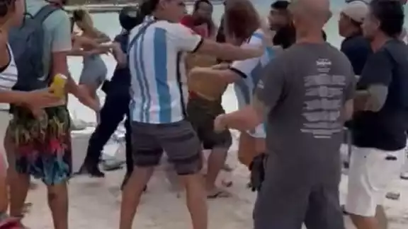 La celebración por el campeonato del mundo de Argentina se salió de control en Holbox La celebración por el campeonato del mundo de Argentina se salió de control en Holbox