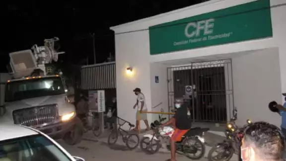Los residentes reportan que son frecuentes estos desperfectos en el servicio de luz en la comunidad desde hace un tiempo Los residentes reportan que son frecuentes estos desperfectos en el servicio de luz en la comunidad desde hace un tiempo
