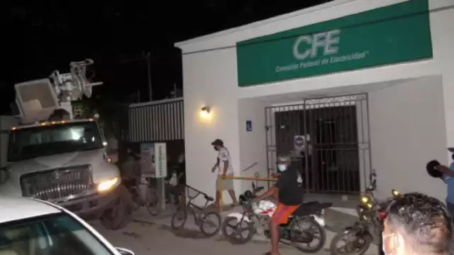 Los residentes reportan que son frecuentes estos desperfectos en el servicio de luz en la comunidad desde hace un tiempo