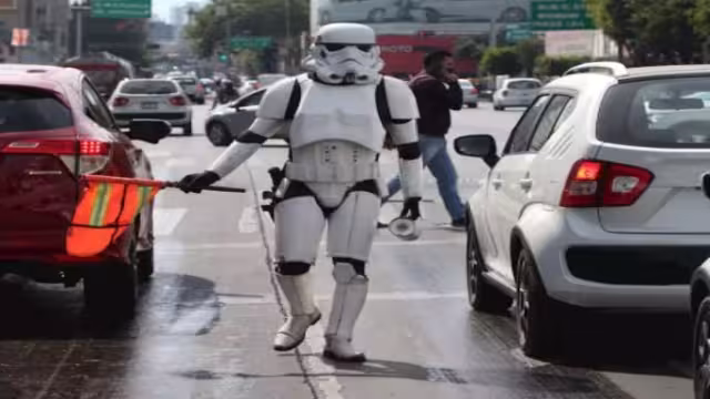 El hombre necesita pagar un tratamiento de osteogénesis imperfecta