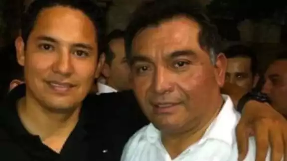 Director del Conalep Mérida 1 y excandidato del PAN en Tecoh, fue detenido luego de ser denunciado por incumplir por pago de pensión alimenticia de sus hijos Director del Conalep Mérida 1 y excandidato del PAN en Tecoh, fue detenido luego de ser denunciado por incumplir por pago de pensión alimenticia de sus hijos