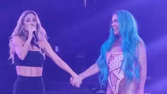 Anahí y Karol G interpretaron 'Sálvame', canción icónica de la agrupación RBD