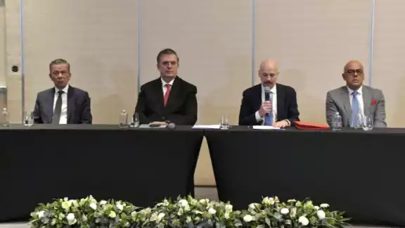 Gobierno y oposición de Venezuela firman acuerdo Gobierno y oposición de Venezuela firman acuerdo