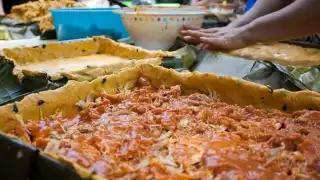 El pib o mucbipollo es uno de los platillos más esperados en las mesas yucatecas.