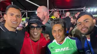 Ronaldinho y Jorge Campos echan la cascarita en la CDMX