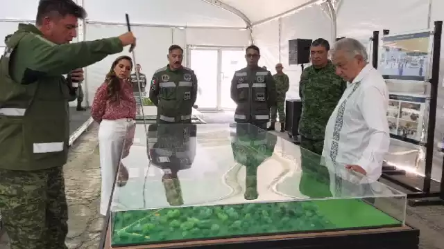 AMLO afirmó que la construcción del Tren Maya y del Aeropuerto de Tulum están cargo de los ingenieros militares

