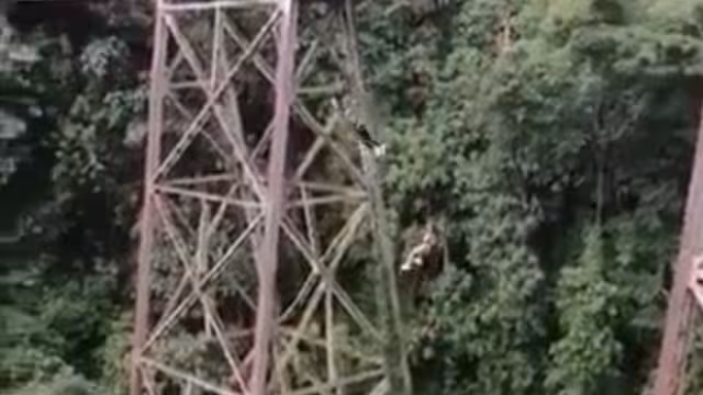 Una mujer falleció tras lanzarse del viaducto, mientras practicaba este deporte extremo.