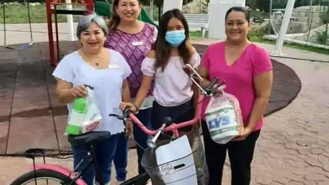 María Cab Caamal camina 4.5 km para ir a la escuela en la comisaría de Popolá, y la misma distancia para regresar a su casa