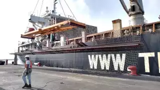 La embarcación arribó durante las primeras horas de la mañana al muelle siete del API