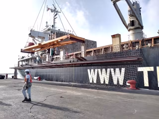 La embarcación arribó durante las primeras horas de la mañana al muelle siete del API