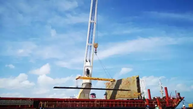 Llega a Progreso el segundo buque con rieles para el Tren Maya