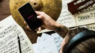 Los premios consisten en grabaciones profesionales y asesoramientos por productores expertos y dinero en efectivo