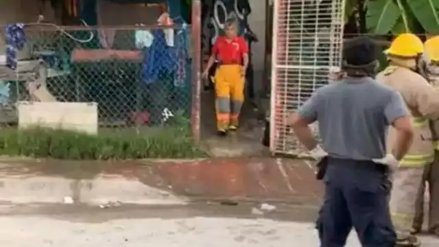 Elementos del Cuerpo de Bomberos de Othón P Blanco y personal de la Unidad de Rescate y Emergencias Médicas acudieron al sitio