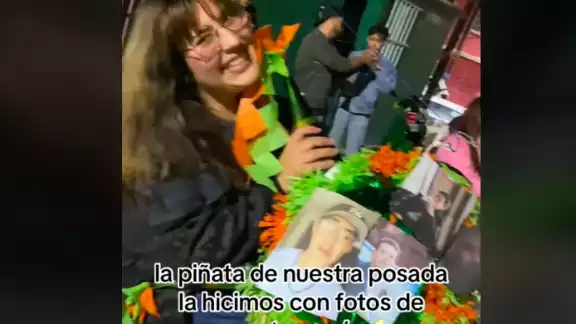 Las jóvenes presumieron la piñata en redes sociales