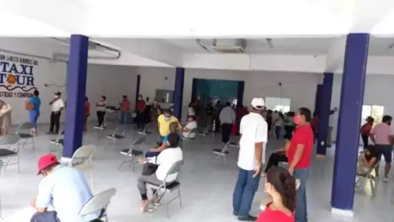 Los taxistas se mantienen a la espera de que el amparo sea tomado en cuenta por las autoridades federales Los taxistas se mantienen a la espera de que el amparo sea tomado en cuenta por las autoridades federales