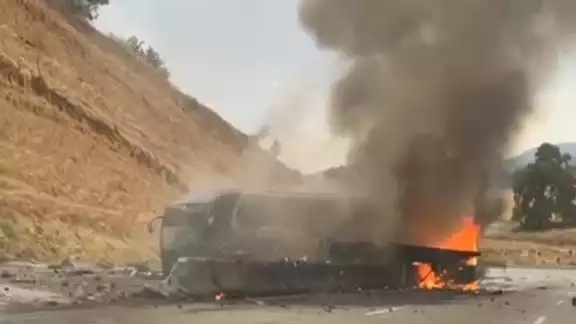 El incidente se dio en las inmediaciones de Ixtapaluca. Foto: Twitter
El incidente se dio en las inmediaciones de Ixtapaluca. Foto: Twitter