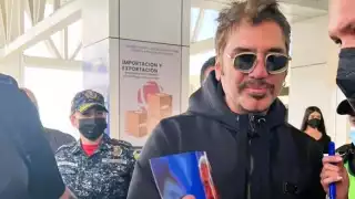 Este miércoles Alejandro Fernández arribo al Aeropuerto Internacional Simón Bolivar en Venezuela. Foto: Twitter @agtelive