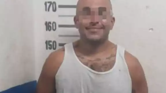 Alexis 'N' es como se identificó el detenido en la Quinta Avenida de Playa del Carmen por portación ilegal de arma de fuego Alexis 'N' es como se identificó el detenido en la Quinta Avenida de Playa del Carmen por portación ilegal de arma de fuego