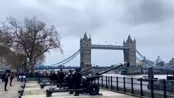 Los disparos se escucharon en diferentes puntos del territorio británico Los disparos se escucharon en diferentes puntos del territorio británico