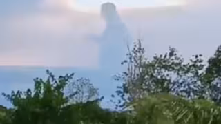 Nube con forma de 'Godzila' sorprende a miles de internautas