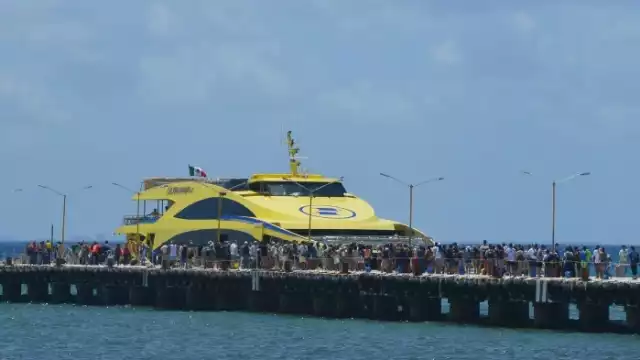El primer ferry que operó la ruta marítima Cancún-Isla Mujeres provenía de Italia