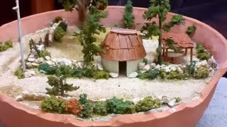 Manos yucatecas realizan obras de arte como casitas de paja, cementerios y paisajes