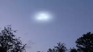 Un usuario de Tik Tok logró captar un conjunto de luces misteriosas sobrevolando Homún