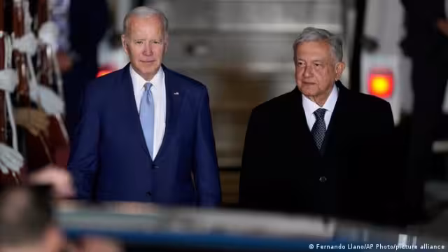 AMLO da la bienvenida oficial a Biden a Palacio Nacional