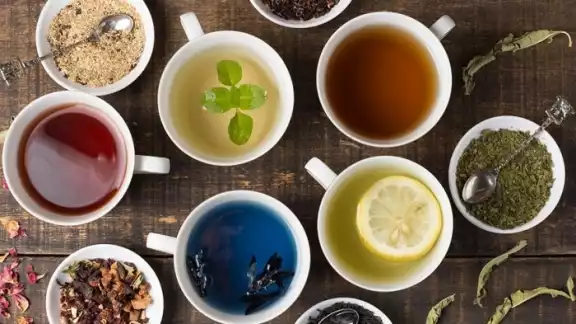 Existen multitud de tés o infusiones para tomar en ayunas, como por la noche