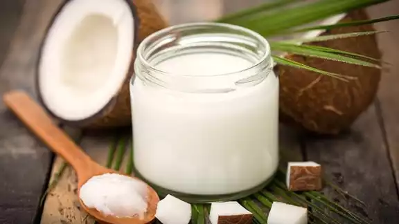 Este aceite de coco es muy utilizo en el mundo para cosméticos, cuidado de la piel y para la alimentación Este aceite de coco es muy utilizo en el mundo para cosméticos, cuidado de la piel y para la alimentación