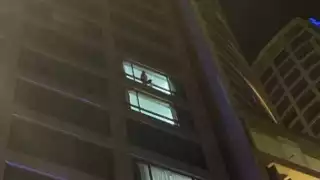 Mujer se suicida saltando de un edificio en CDMX