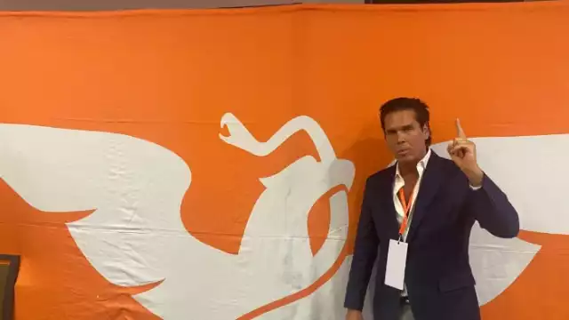 El 'Diamante Negro' anunció su precandidatura al Senado