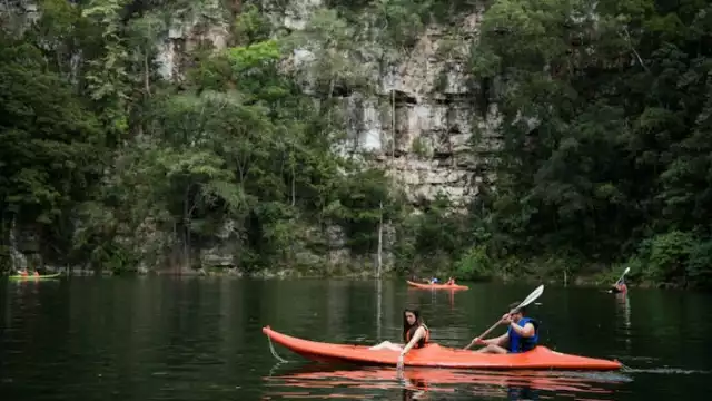 El cenote Miguel Colorado es un punto turístico de la entidad, el cual ya presenta contaminación
