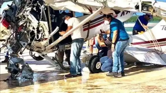 La avioneta fue sacada del lecho de la laguna
