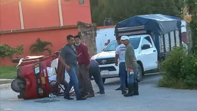 Choque de camioneta con mototaxi deja daños materiales en Ciudad del Carmen