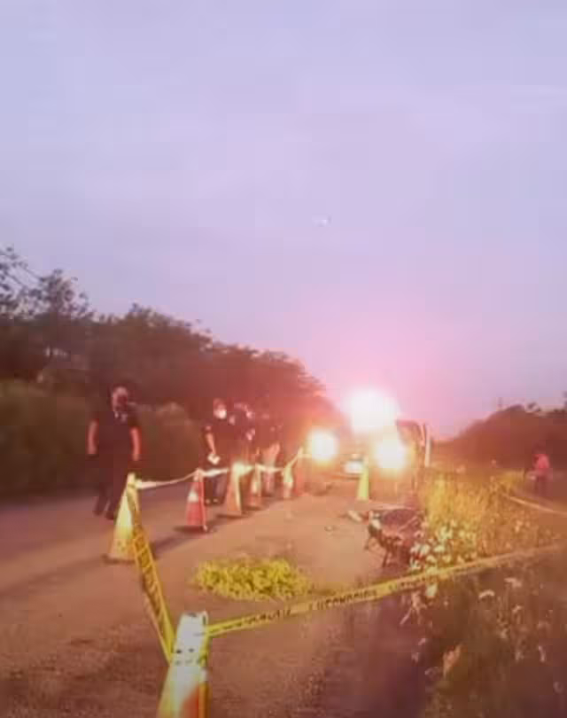 La zona se acordonó en espera del arribó del Servicio Médico Forense y los peritos de la Fiscalía